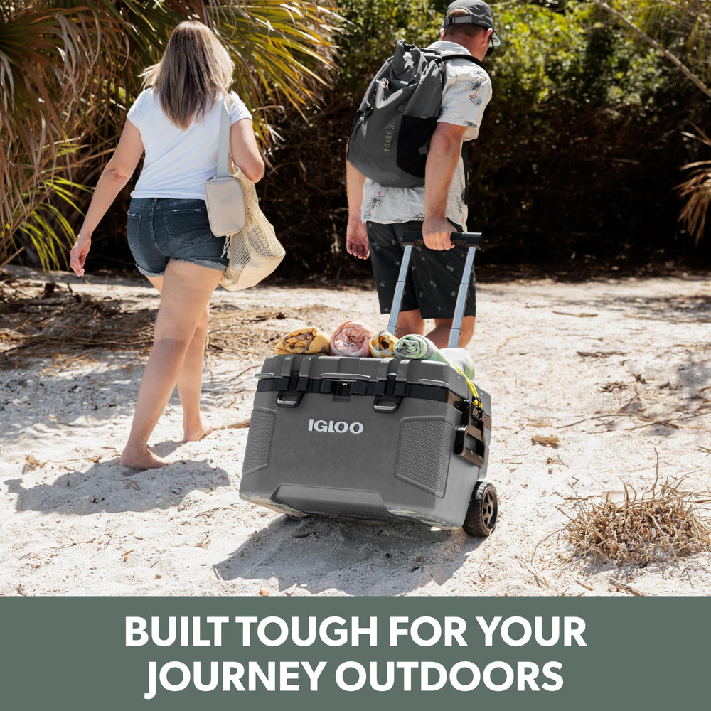 Igloo Trailmate Sportsman lid with cup holders for stable drink placement