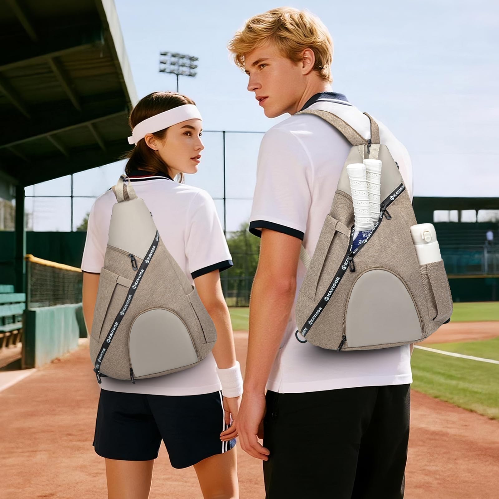 KAVIGOR lifestyle court shot of player carrying bag for easy transport