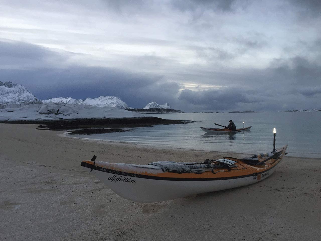 Kayalu Kayalite clipped to kayak deck eyelet, keeps light secured in place