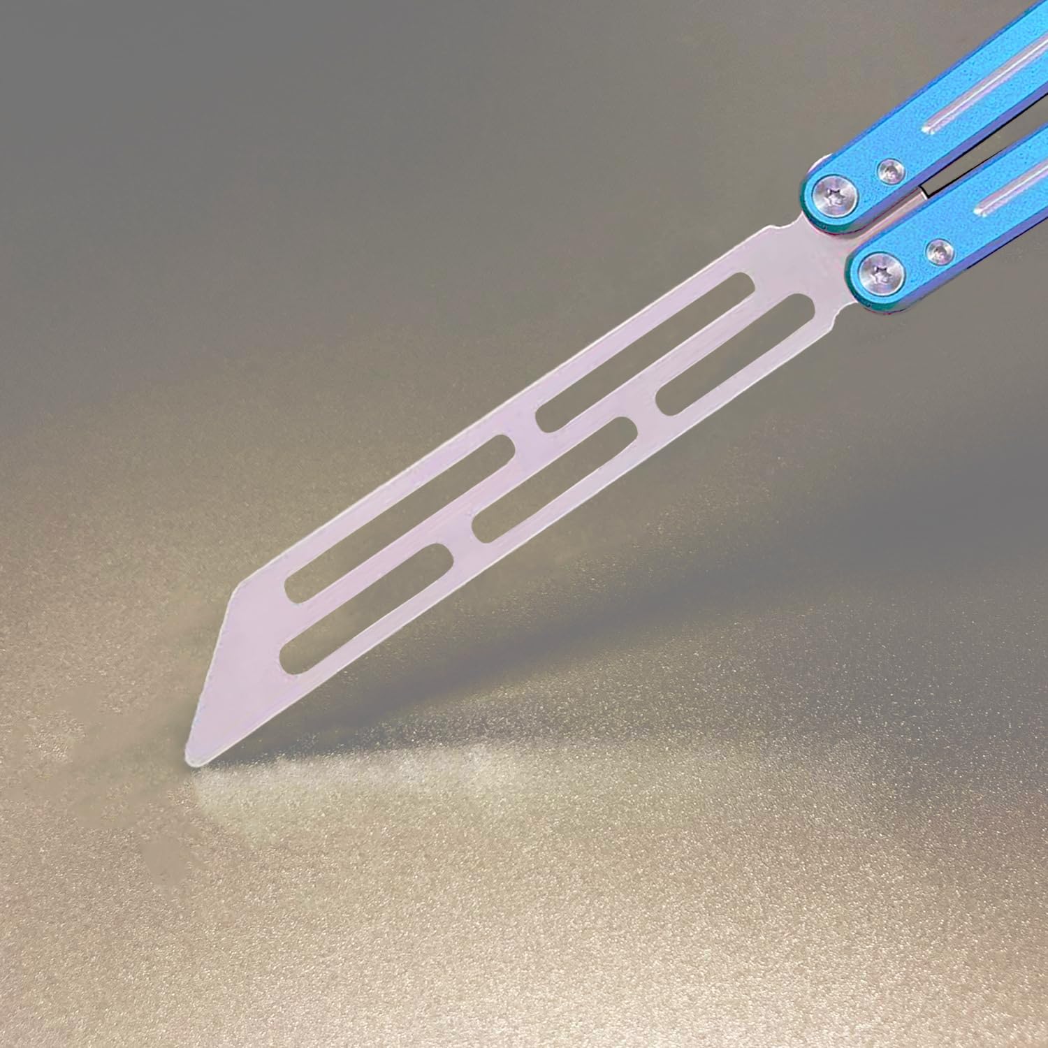 KEEDAS close-up of the integral channel handle highlighting smooth grip comfort