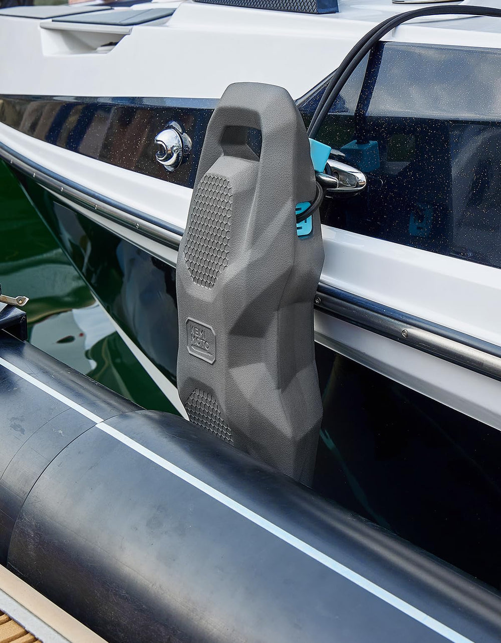 KEMIMOTO reinforced rope connection showing strong storm-resistant attachment