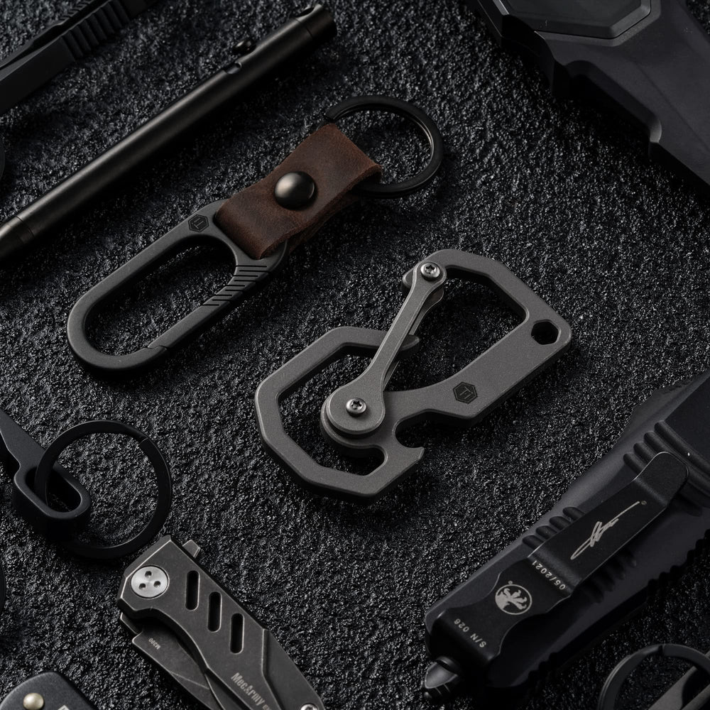 KeyUnity organizing multiple keys neatly while reducing pocket bulk