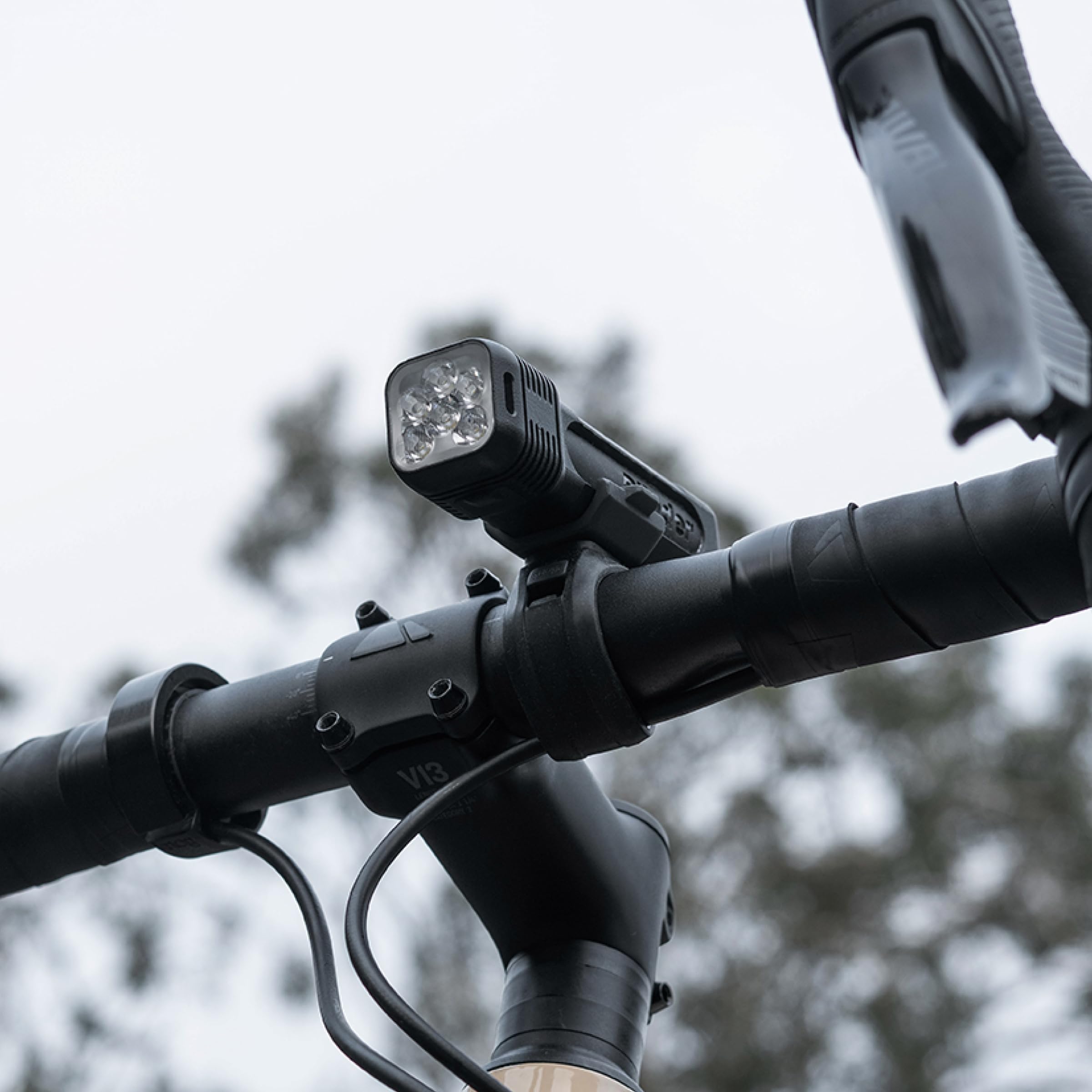 KNOG Blinder 1300 splash test showing IP67 waterproof protection in wet conditions