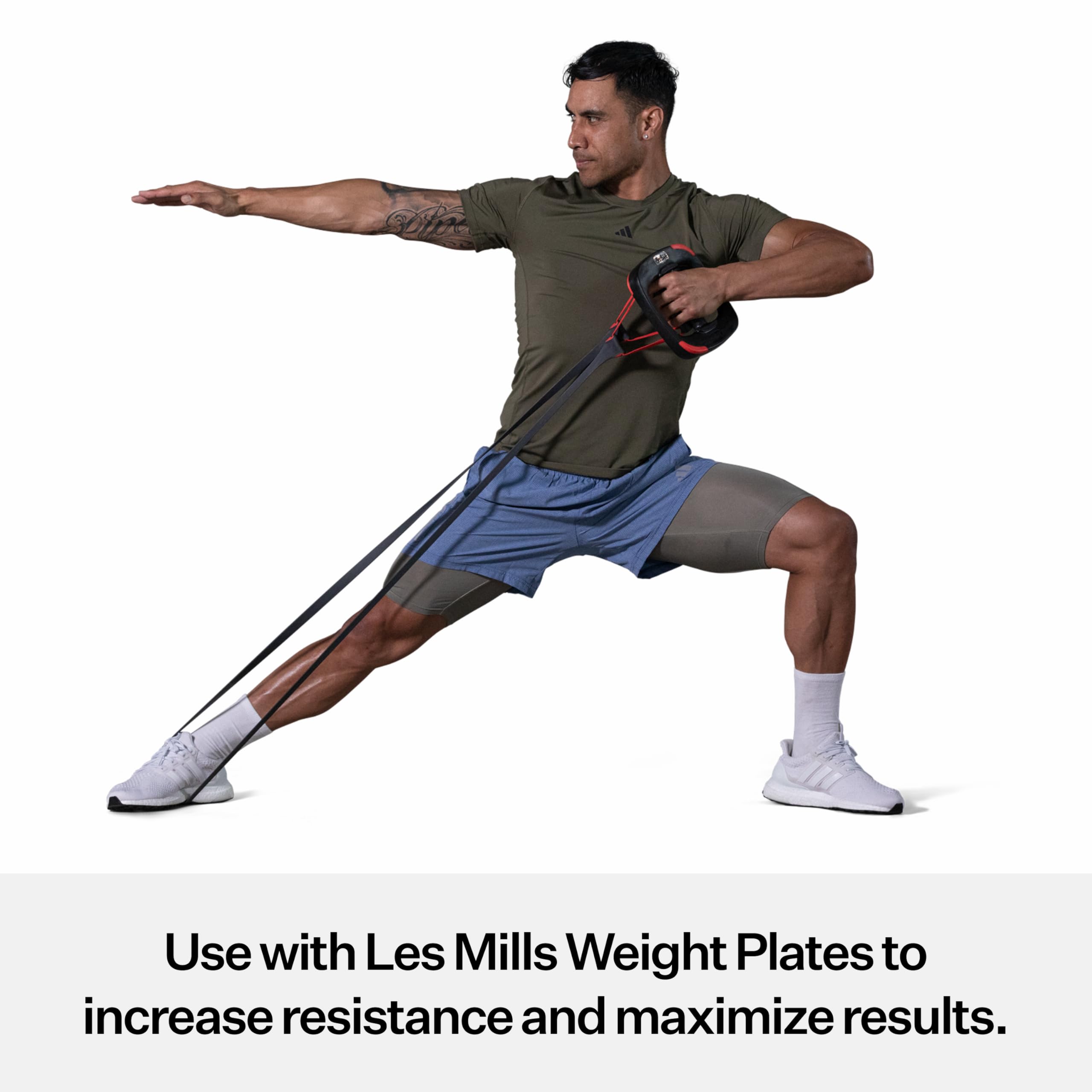 Les Mills SMARTBAND Extreme performing rows to show targeted back and arm strengthening benefits