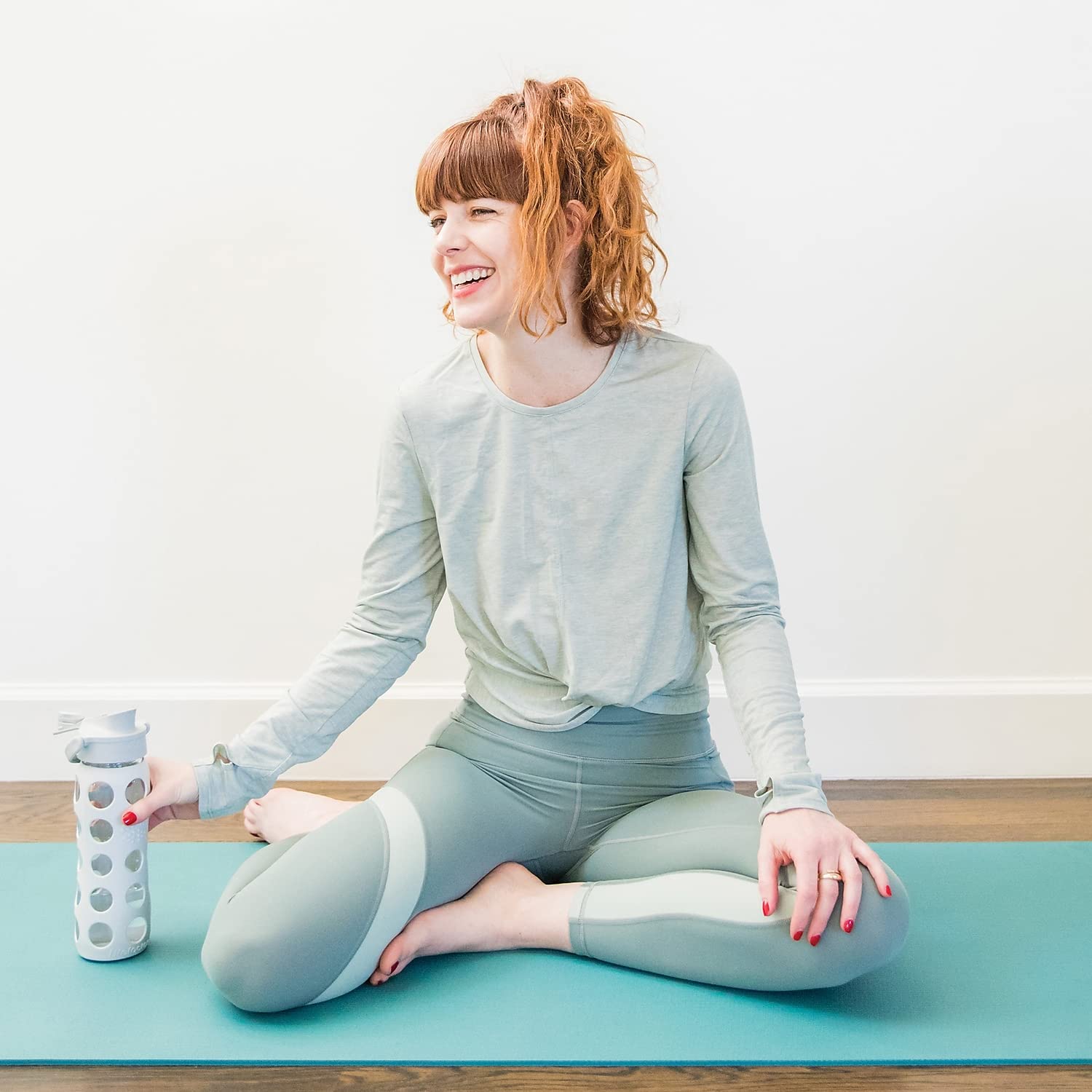 Lifefactory bottle on gym bench, fast hydration during workouts benefit
