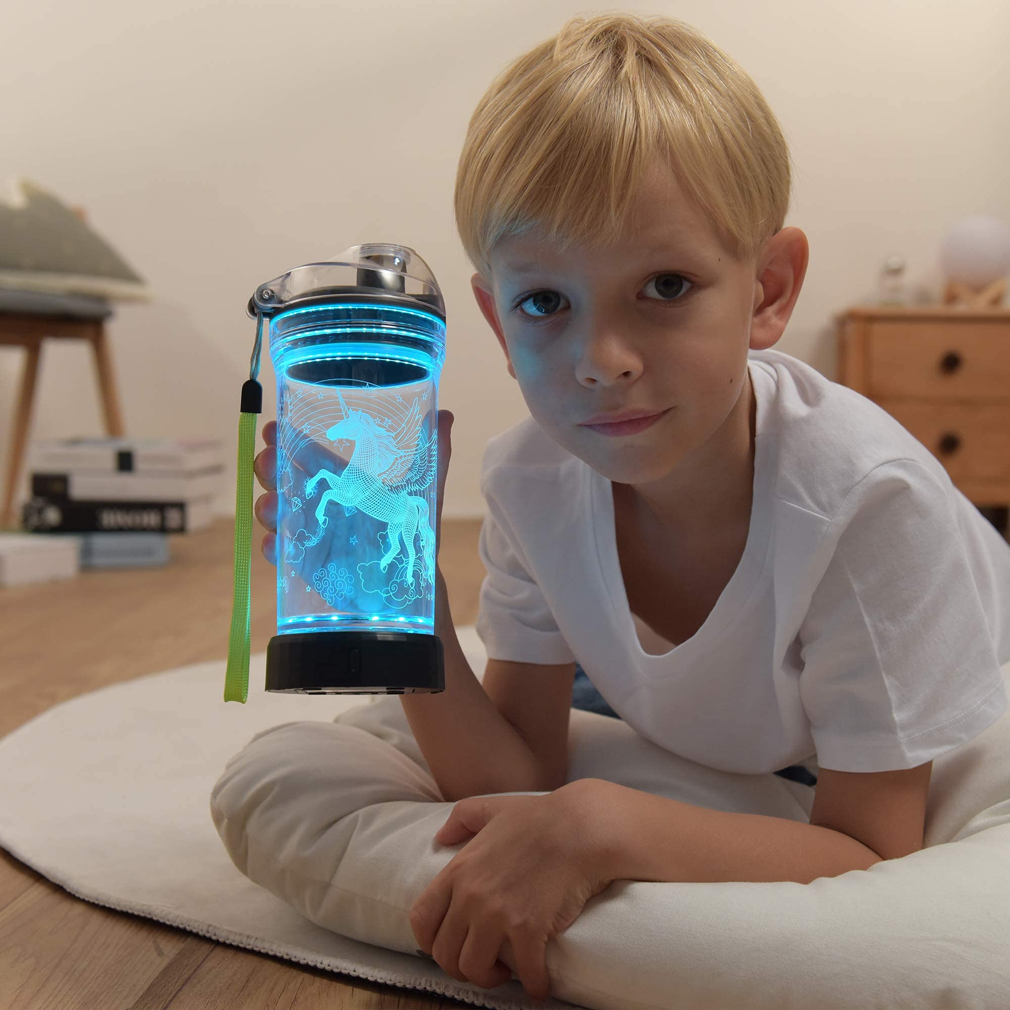 Lightzz side profile of bottle demonstrating durable Tritan construction