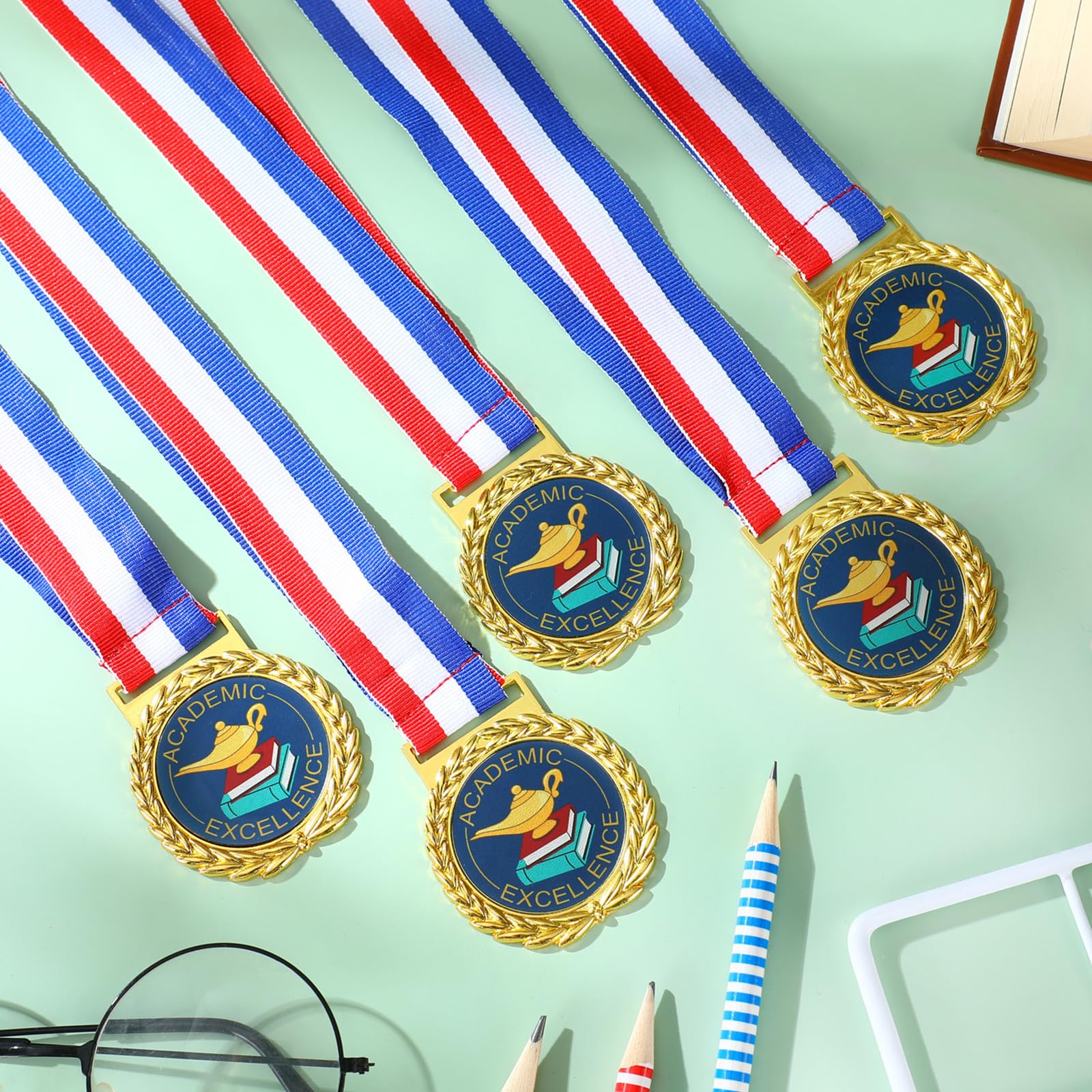 Loetere medal beside a ruler showing 5 cm size for scale and clear visibility