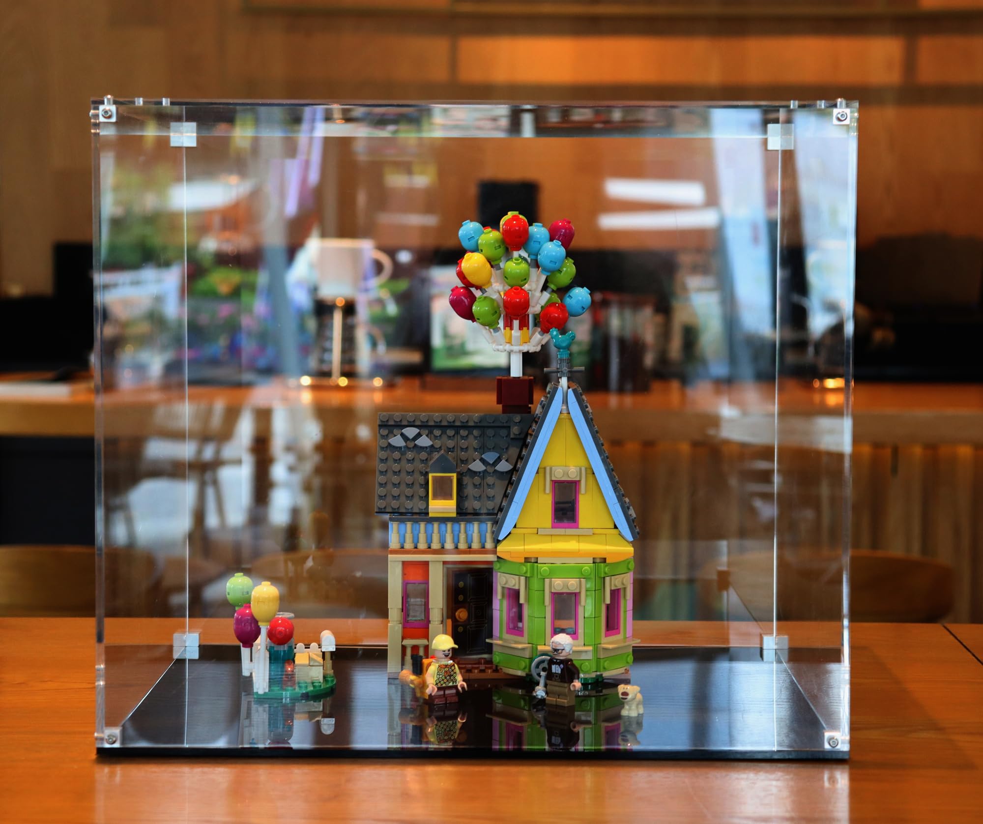 MaiiTiproll on shelf in living room offering gallery-style presentation and appeal
