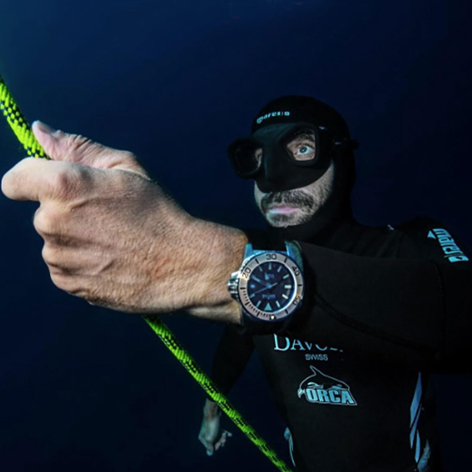 Mares Viper worn by spearfisherman demonstrating low drag and improved visibility