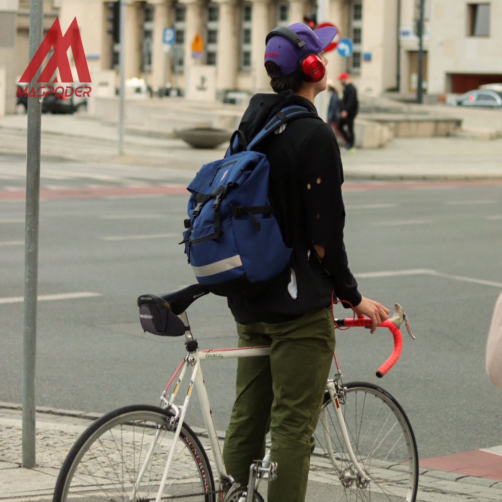 MASPODER reflective detail on bag for improved visibility during night rides