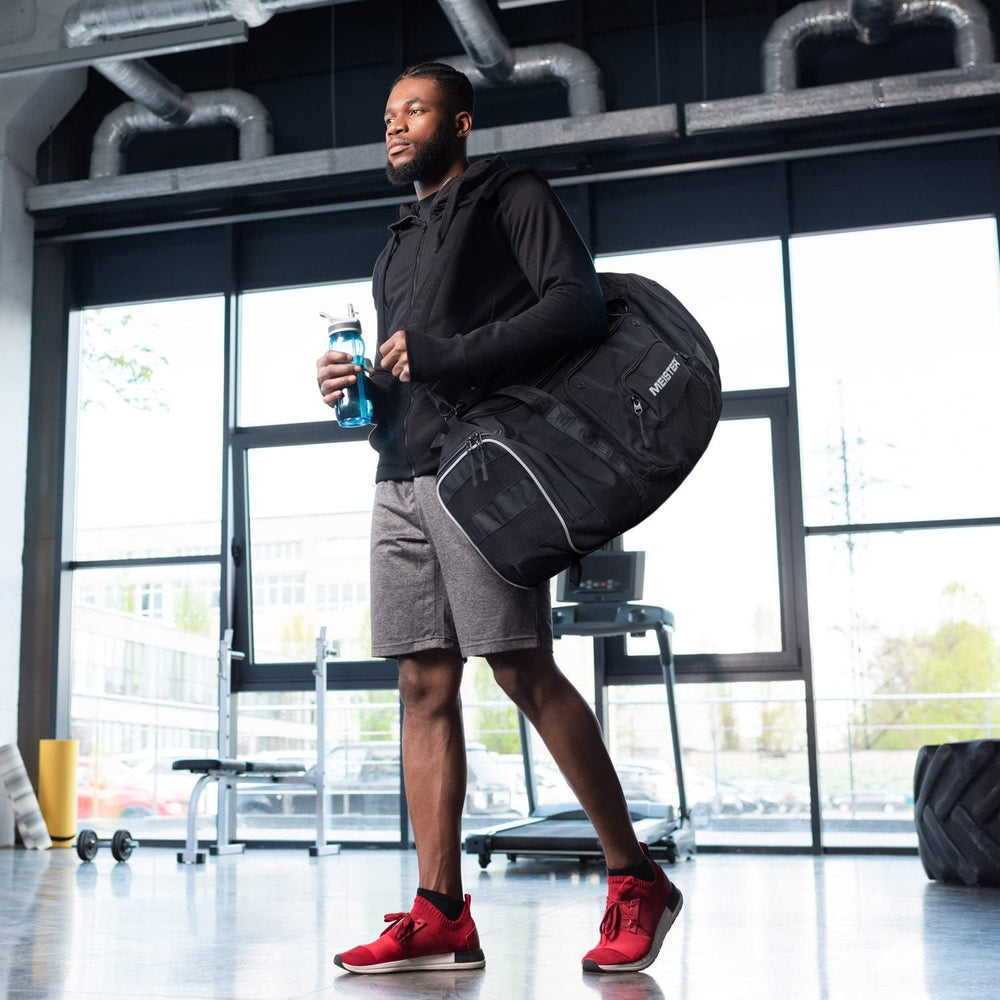 Meister padded shoulder strap and reinforced handles for comfortable transport