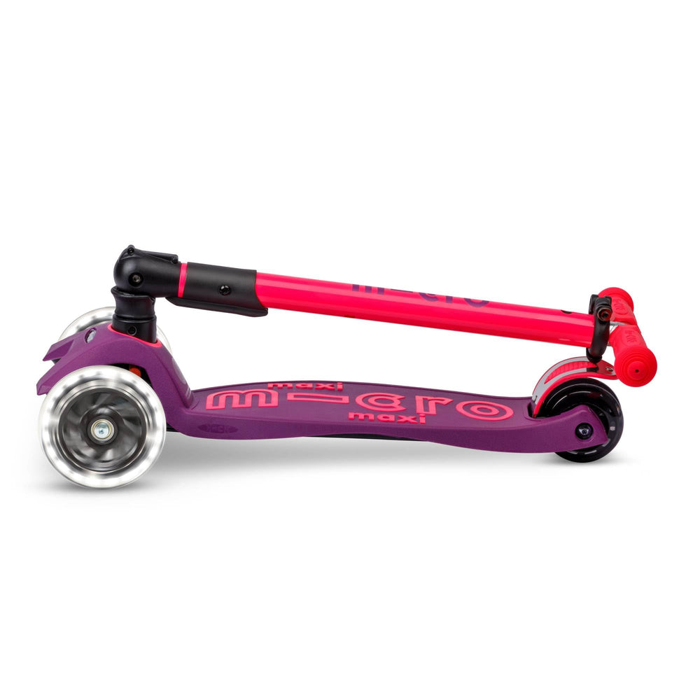 Micro Maxi Foldable LED rear brake detail highlighting reliable stopping power