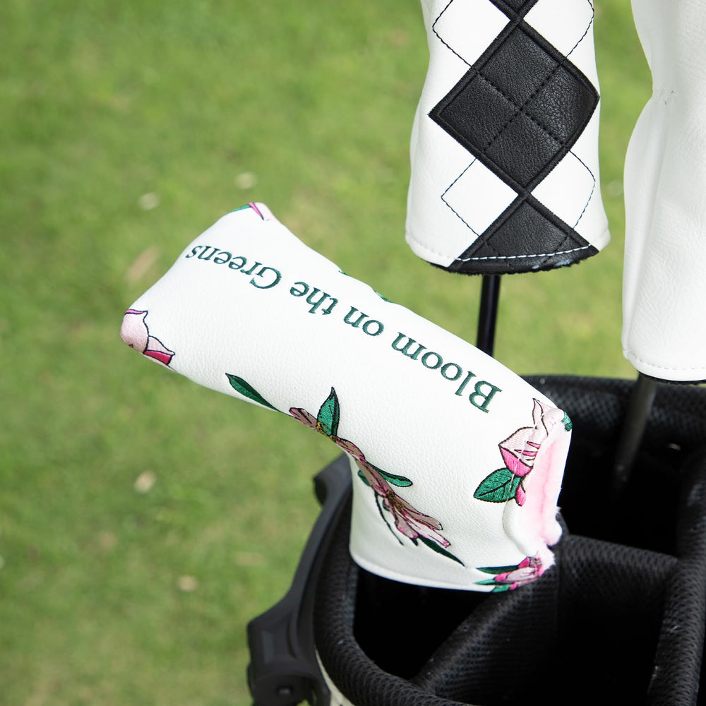 montela golf magnetic closure close-up ensures secure, easy removal