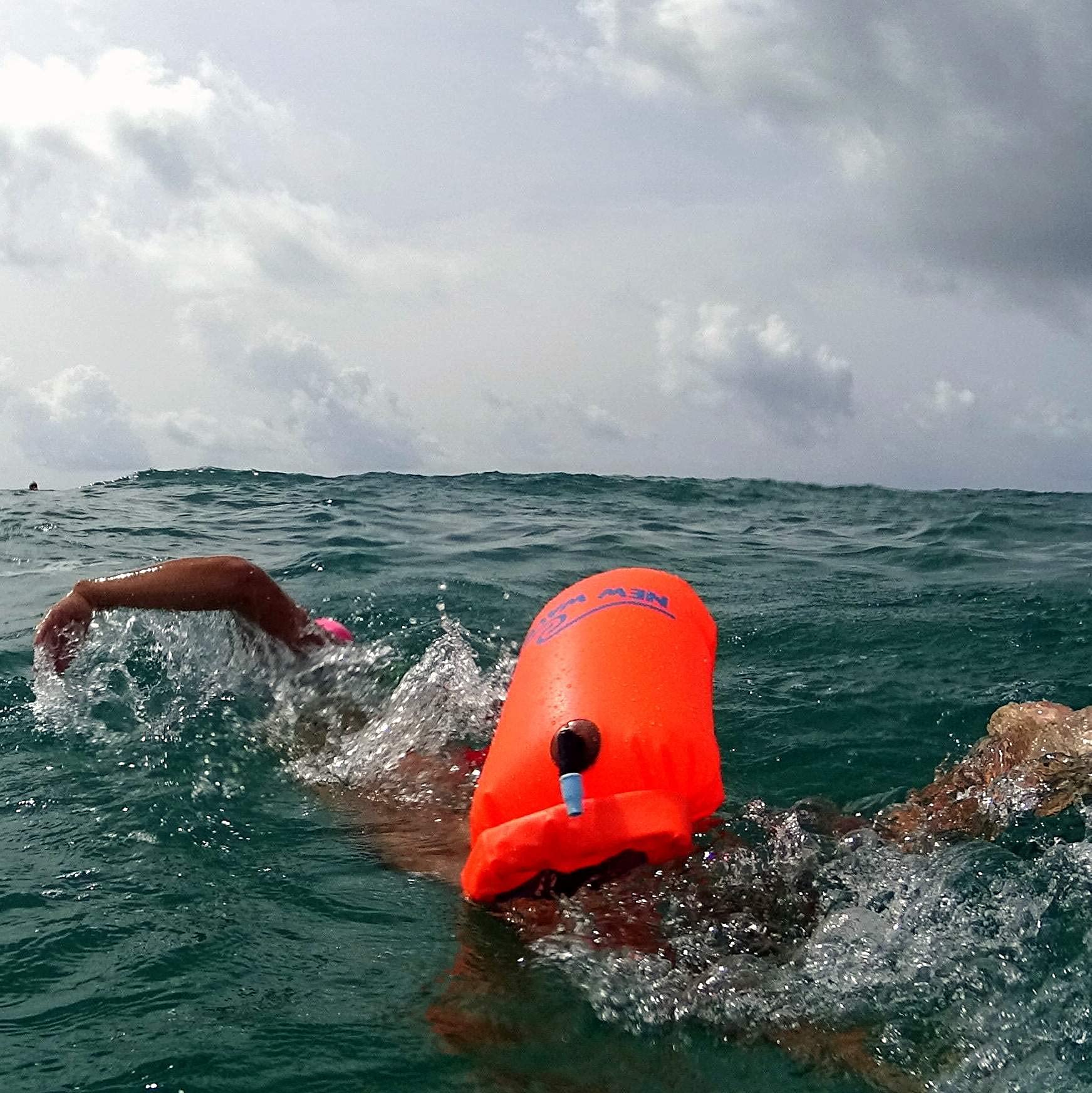 New Wave Swim Buoy strap and label detail highlighting secure fastening benefit