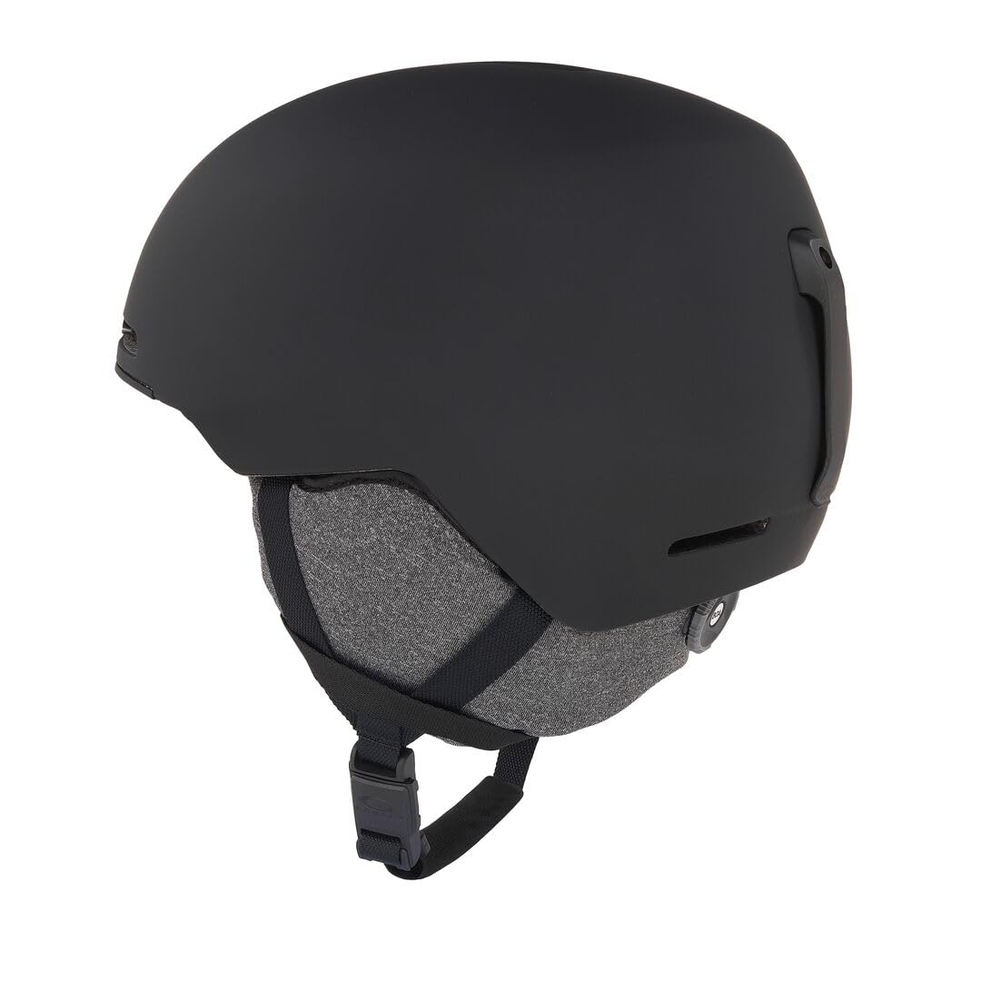 Oakley MOD1 Fidlock buckle close-up for quick glove-friendly fastening