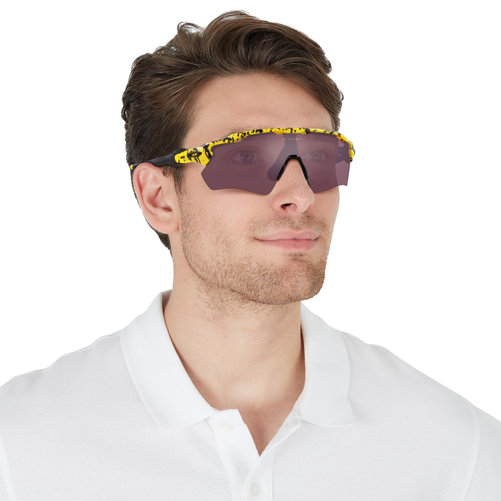 Oakley packaging and sport case displaying protection for travel and storage