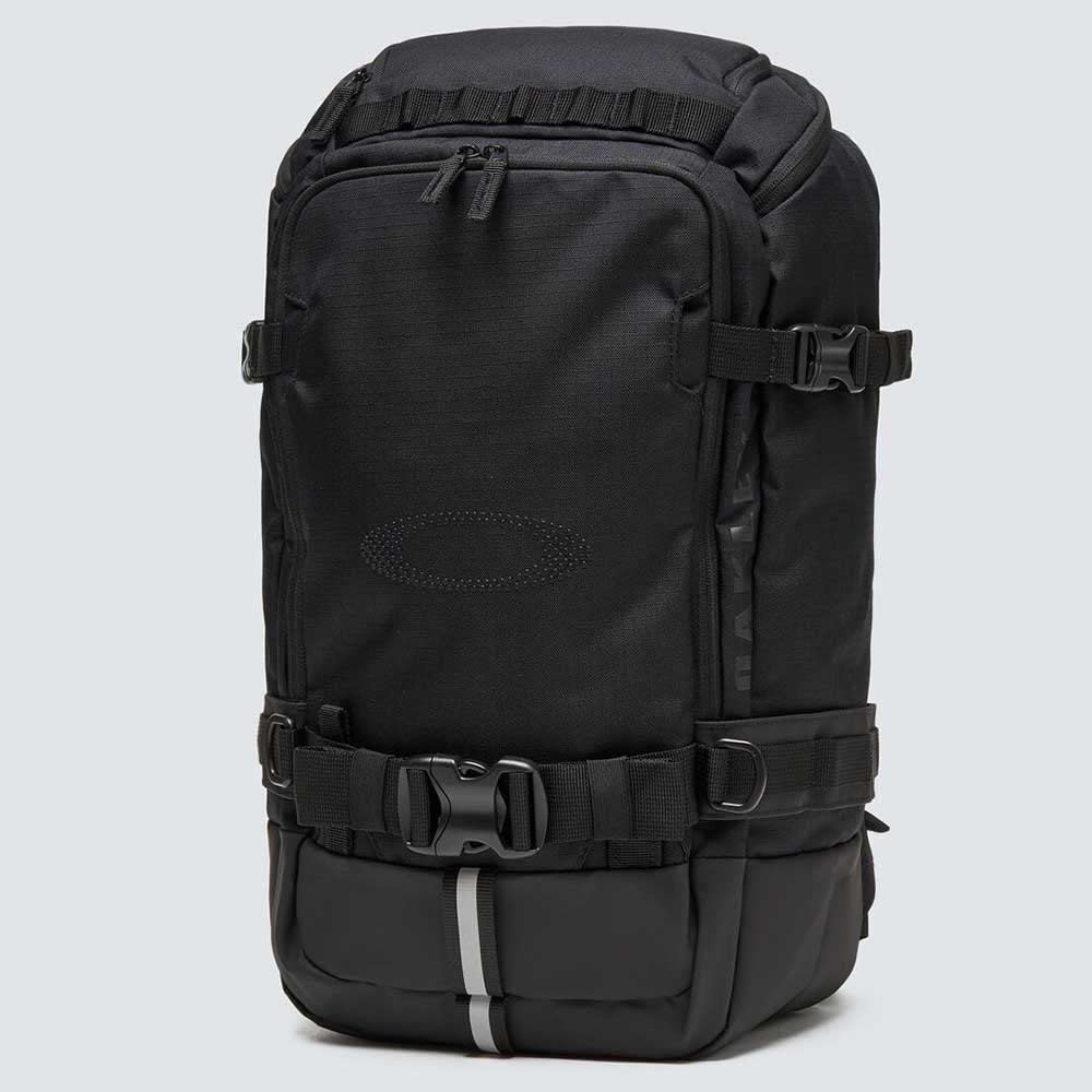 Oakley Peak RC 25L base close-up showing water-repellent bottom protection
