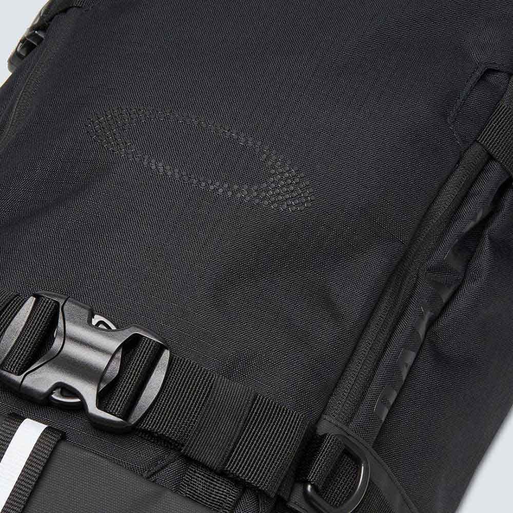Oakley Peak RC 25L eyewear pocket open with goggles for safe storage