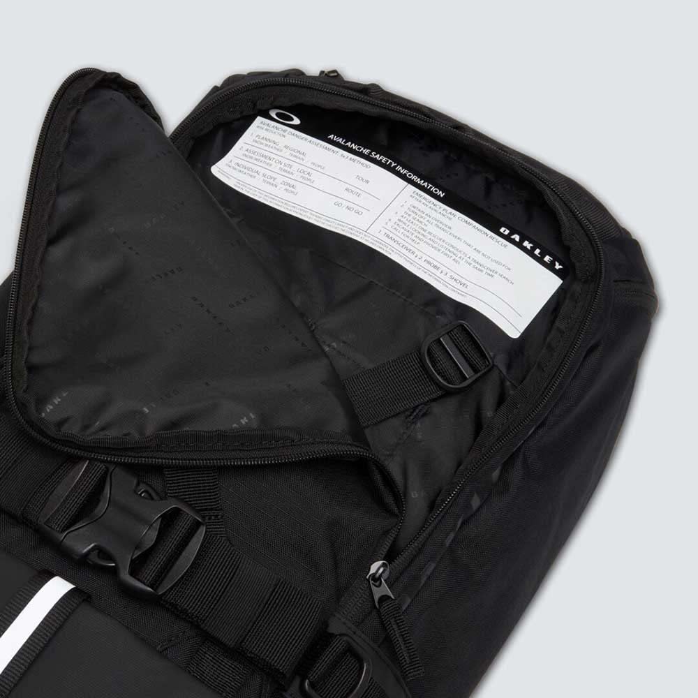 Oakley Peak RC 25L with snowboard mounted diagonally for low-profile transport