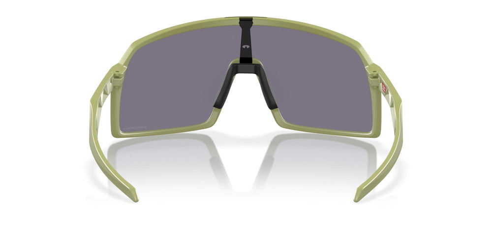 Oakley Sutro S worn by urban cyclist demonstrating peripheral coverage and protection