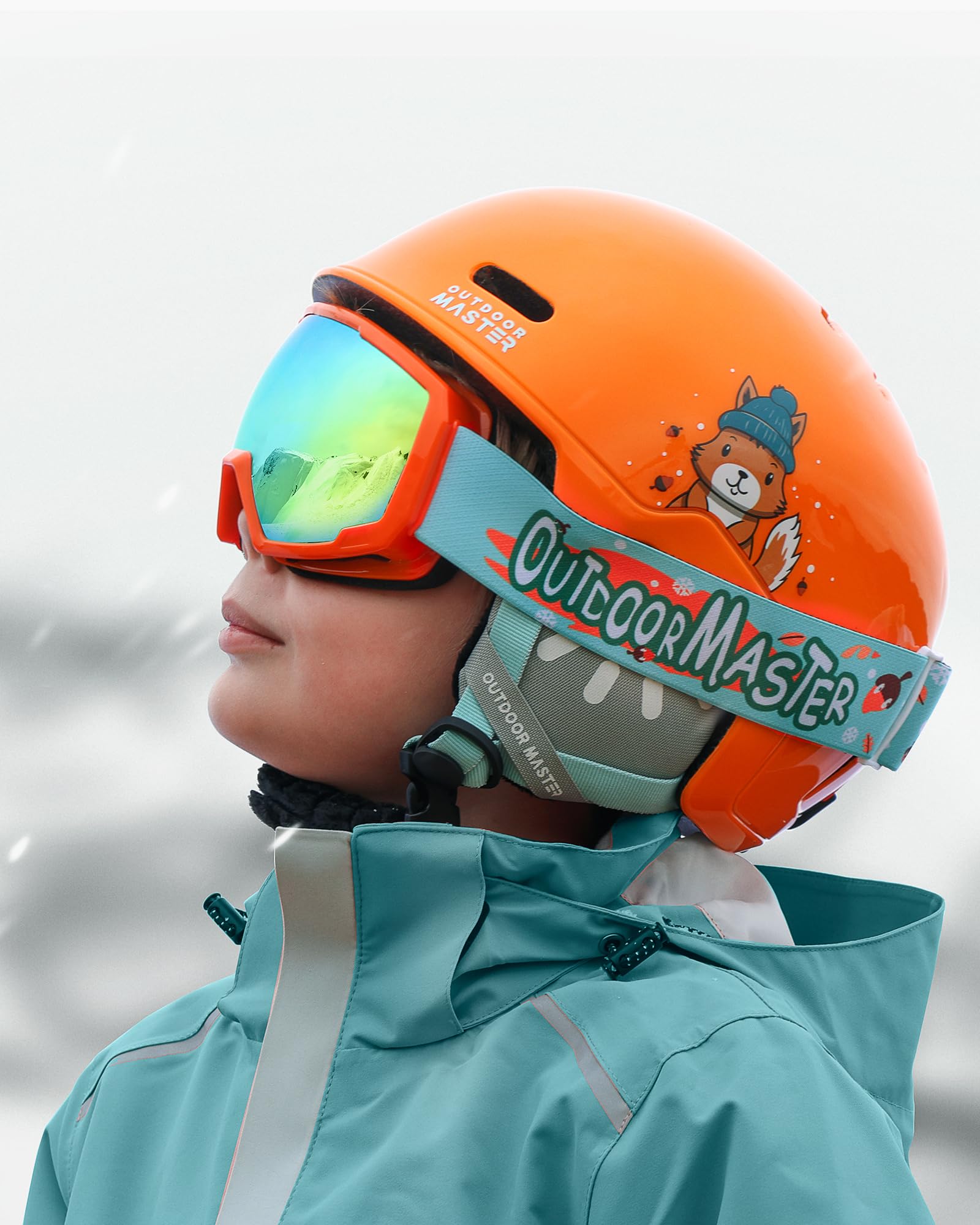 OutdoorMaster rear dial adjuster and goggle snap demonstrating customized secure fit benefit