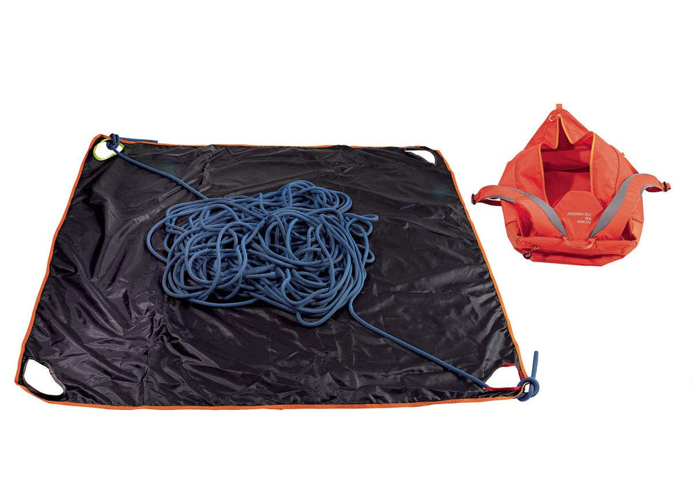 Petzl KLIFF zippered pocket closeup for phone and keys quick-access benefit