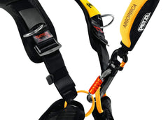 Petzl P58 XSO attached to lanyard demonstrates reduced twisting benefit