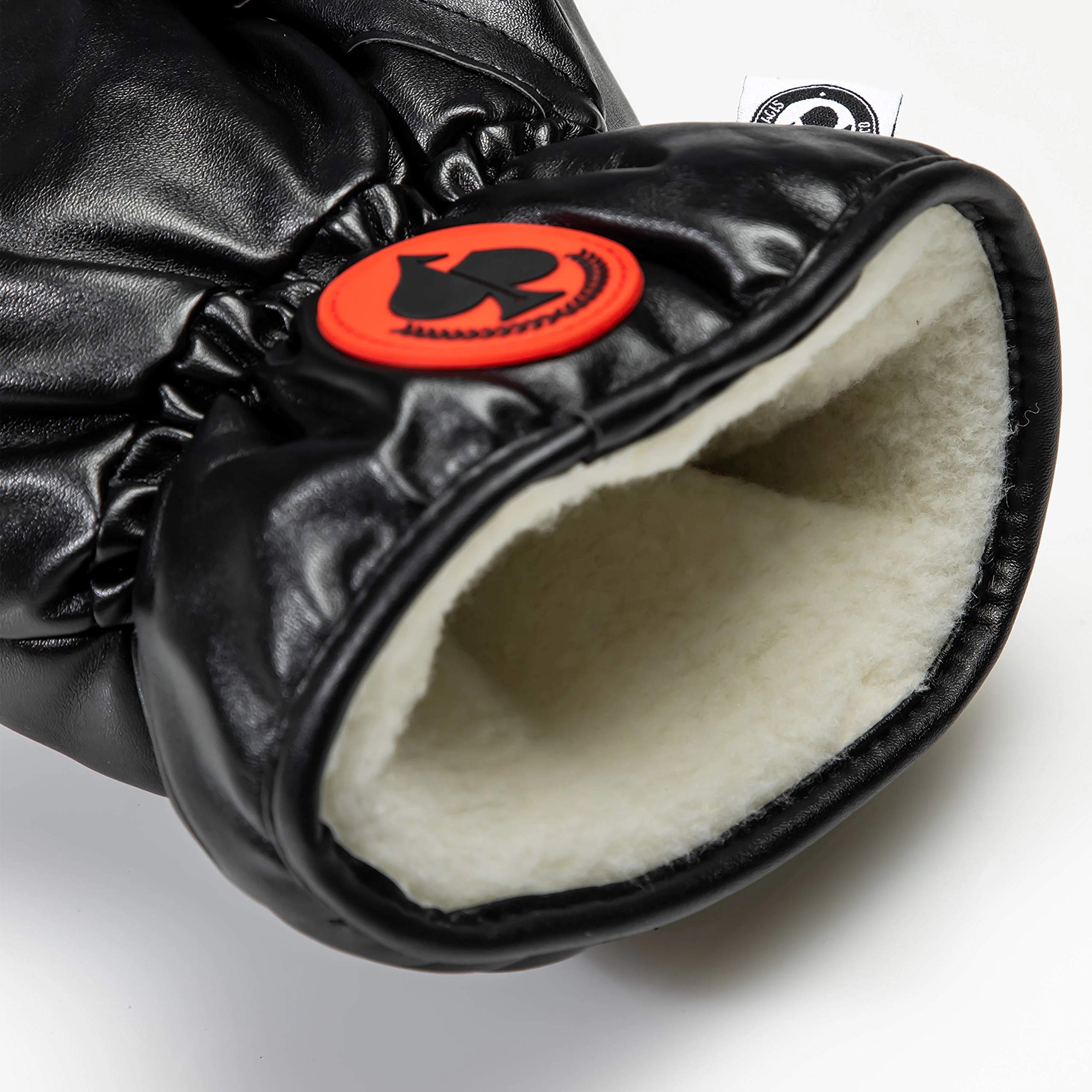 Pins & Aces head cover fitted on driver during play enabling easy club identification