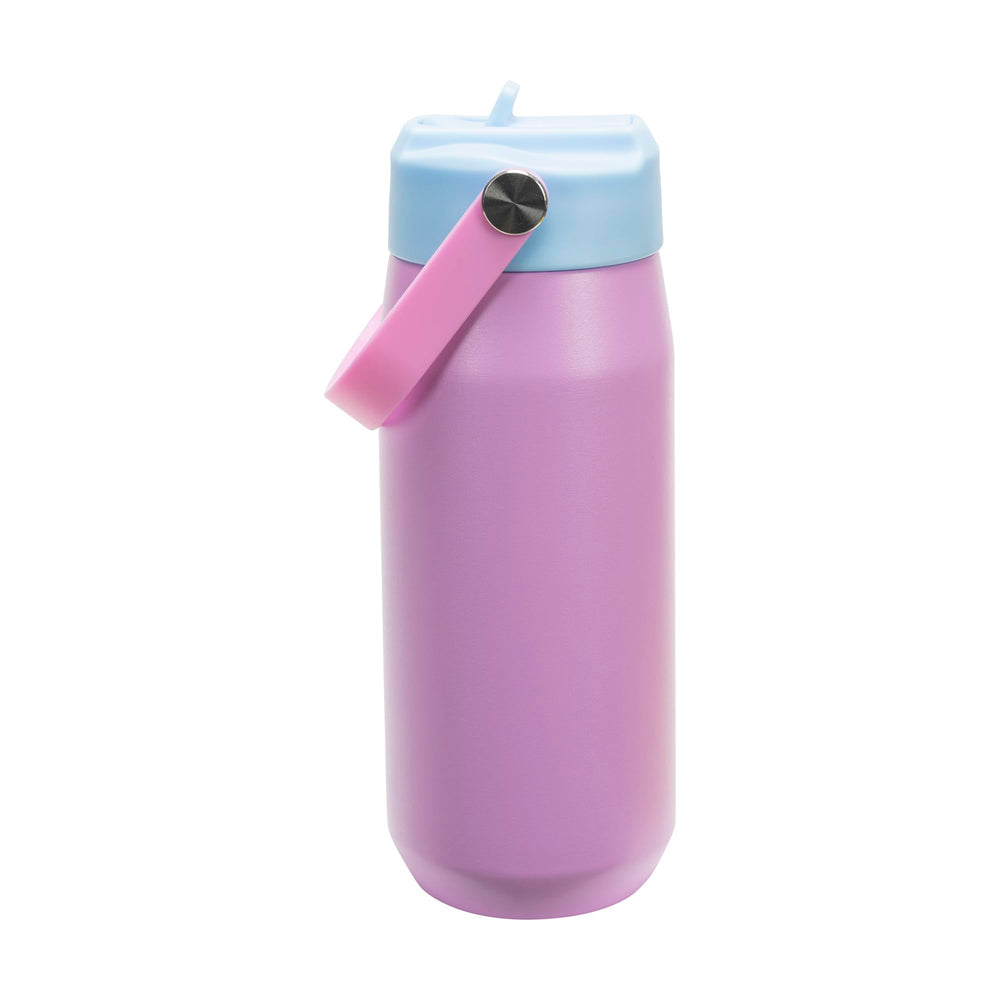 PUMA close-up of flip straw and screw lid showcasing one-handed sipping convenience
