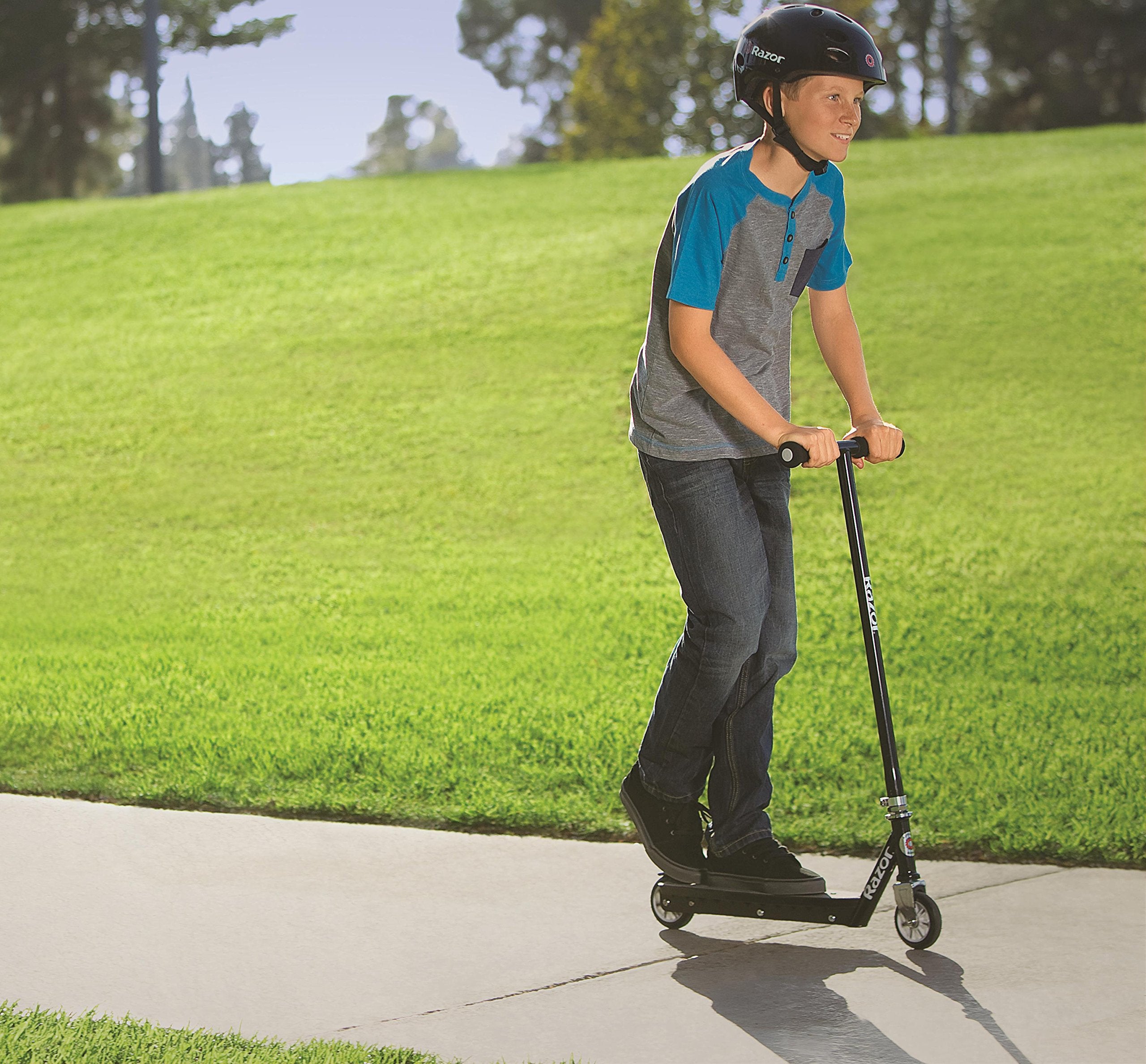 Razor Tekno label and specs showing weight limit and recommended age benefits