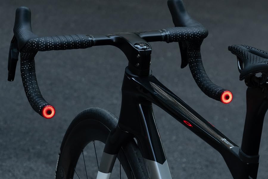 ROCKBROS water resistance rain test highlighting IPX6 durability benefit