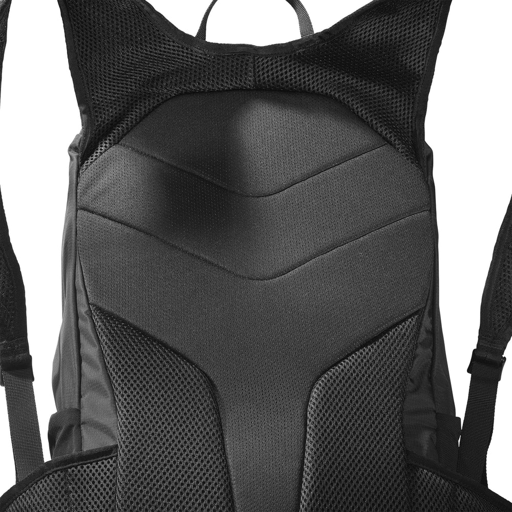 Salomon Trailblazer 20 side stretch pockets holding water bottle for fast reach