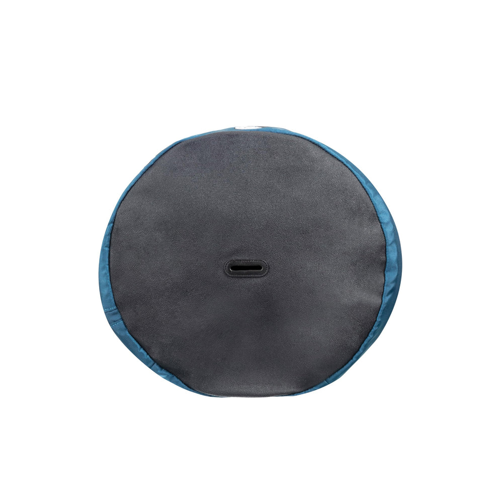 SCUBAPRO side zipper access enabling quick retrieval of gear