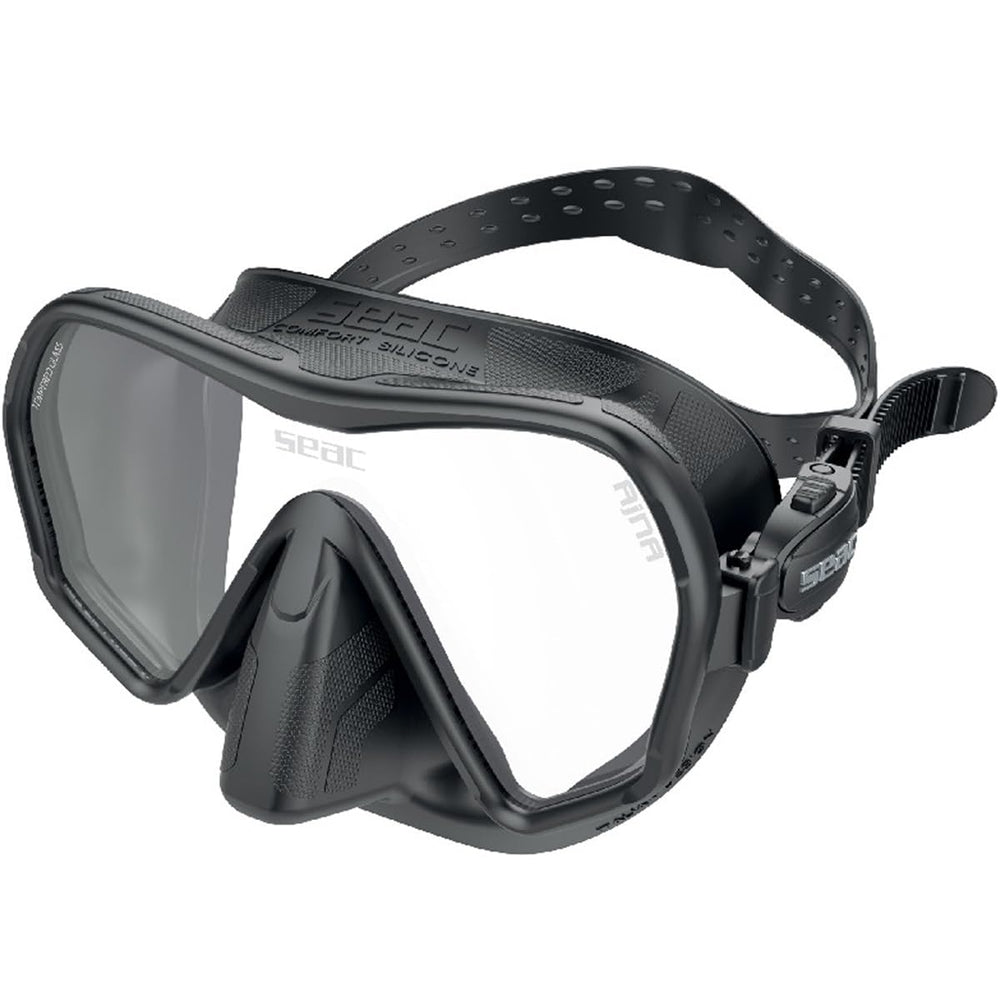 SEAC Ajna in reef setting illustrating wide view benefit while diving