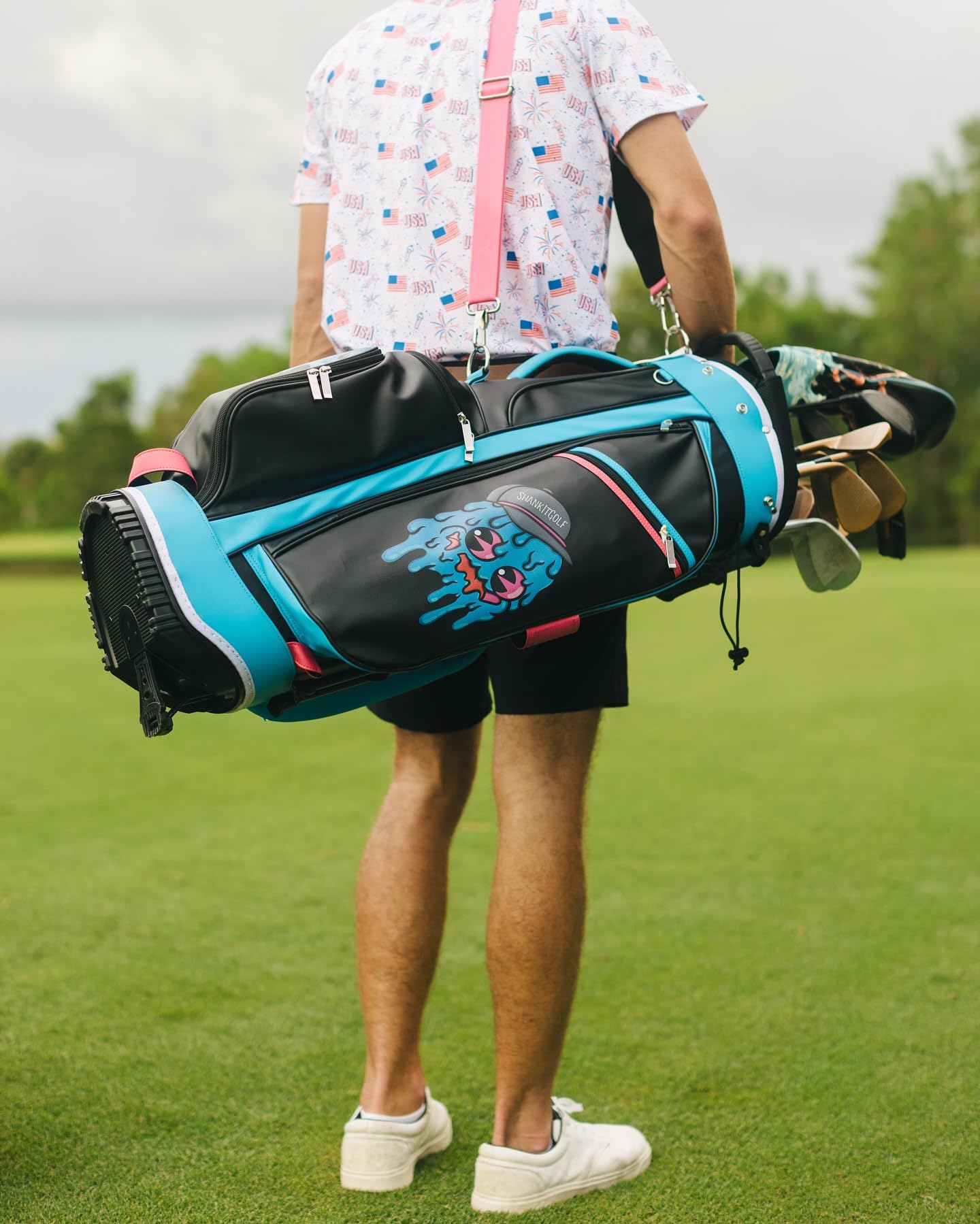 SHANKITGOLF glove gift presentation on tee box showing fun gifting appeal