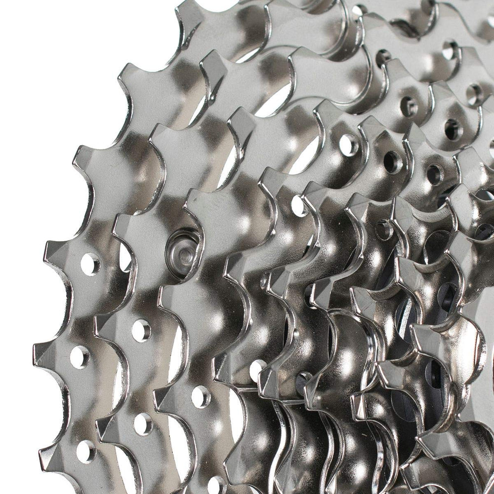 Shimano 105 CS-R7000 side teeth profile close-up highlighting precise tooth ramps for smooth engagement
