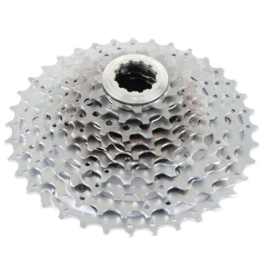 SHIMANO Deore XT close-up of sprocket teeth highlighting HyperGlide profiles and strength