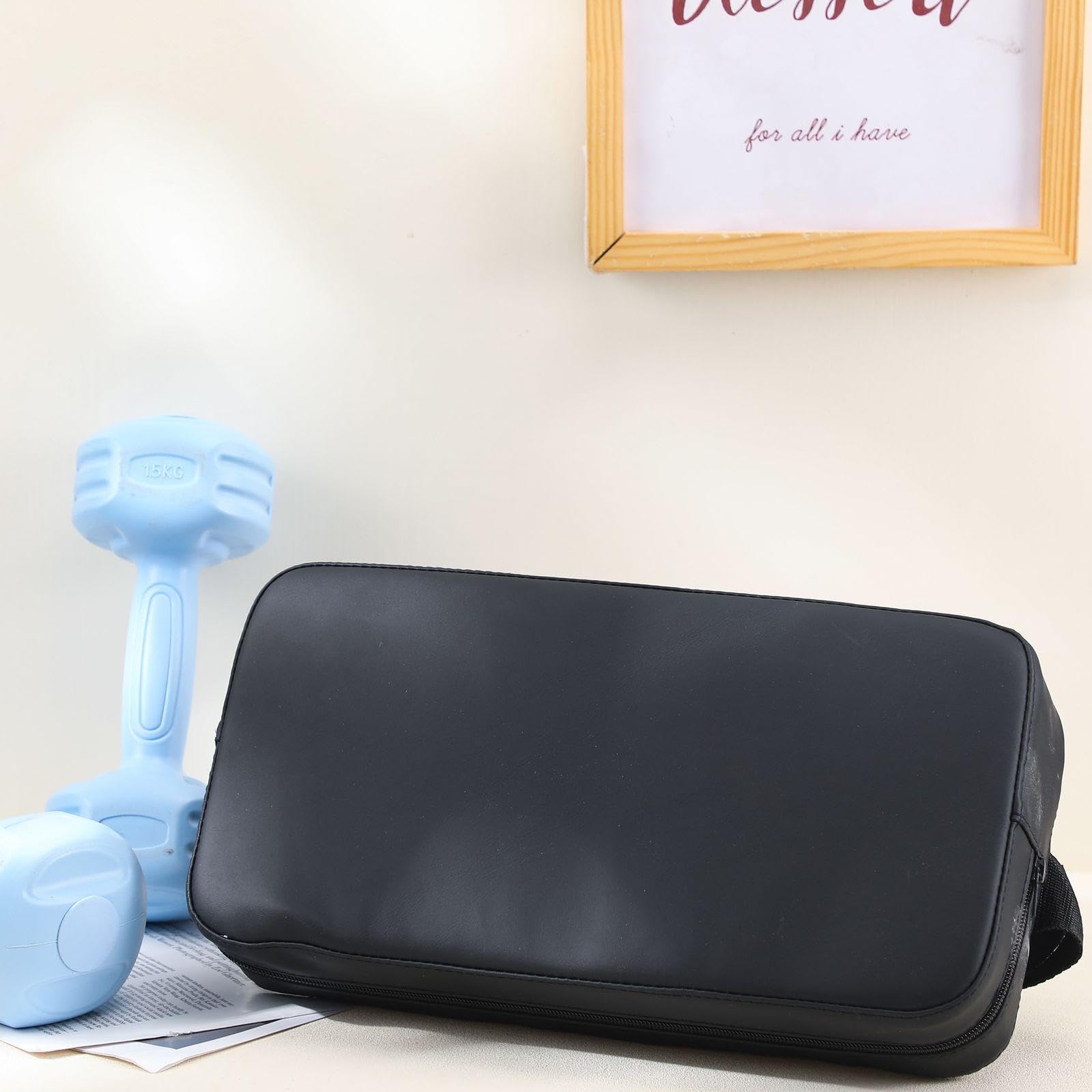 Simgoing in use on flat bench during press demonstrating improved form control