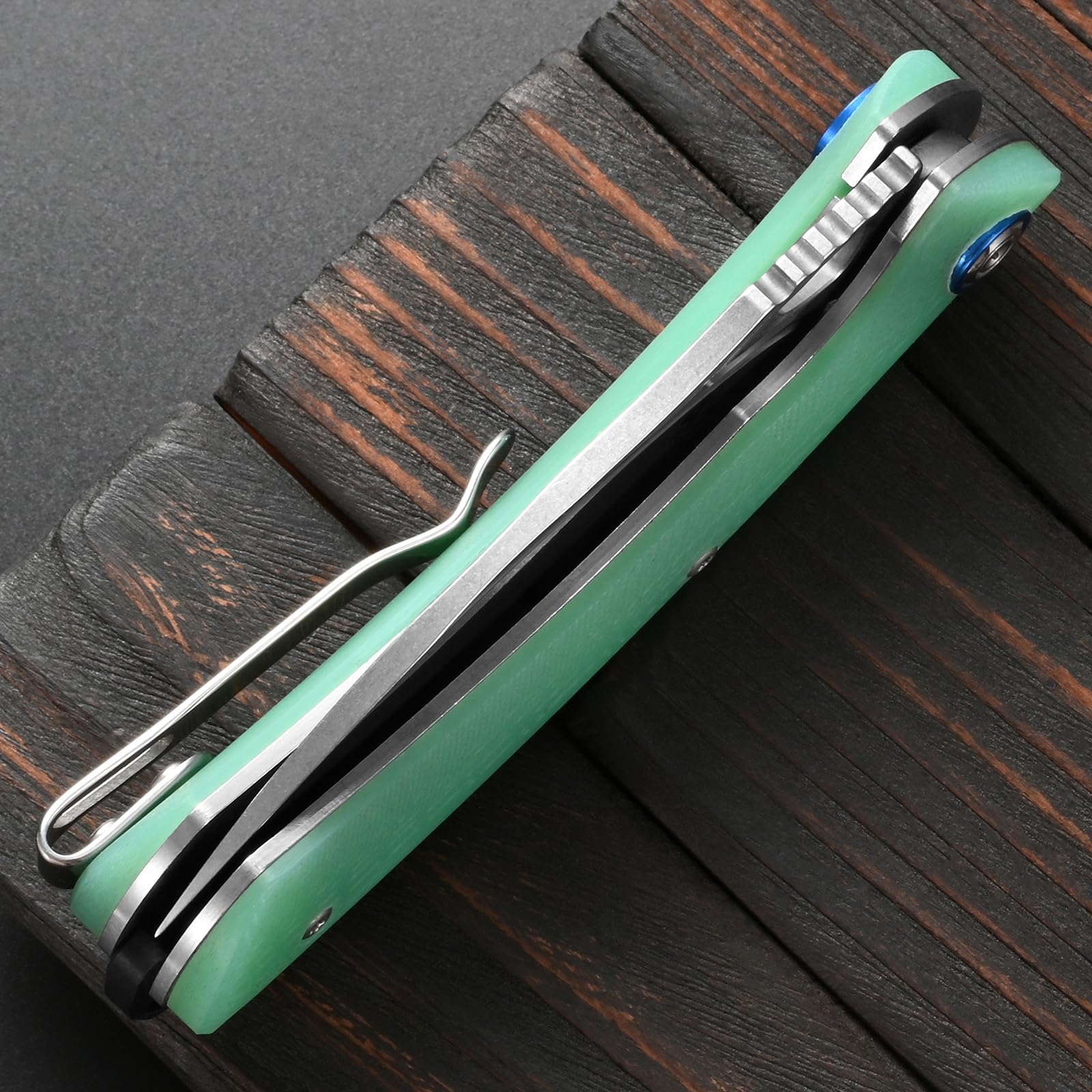 Sitivien ST147 cutting rope in outdoors, reliable tool for camping tasks