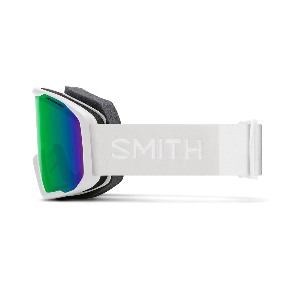 SMITH Blazer close-up of cylindrical Carbonic-x lens highlighting clarity benefits