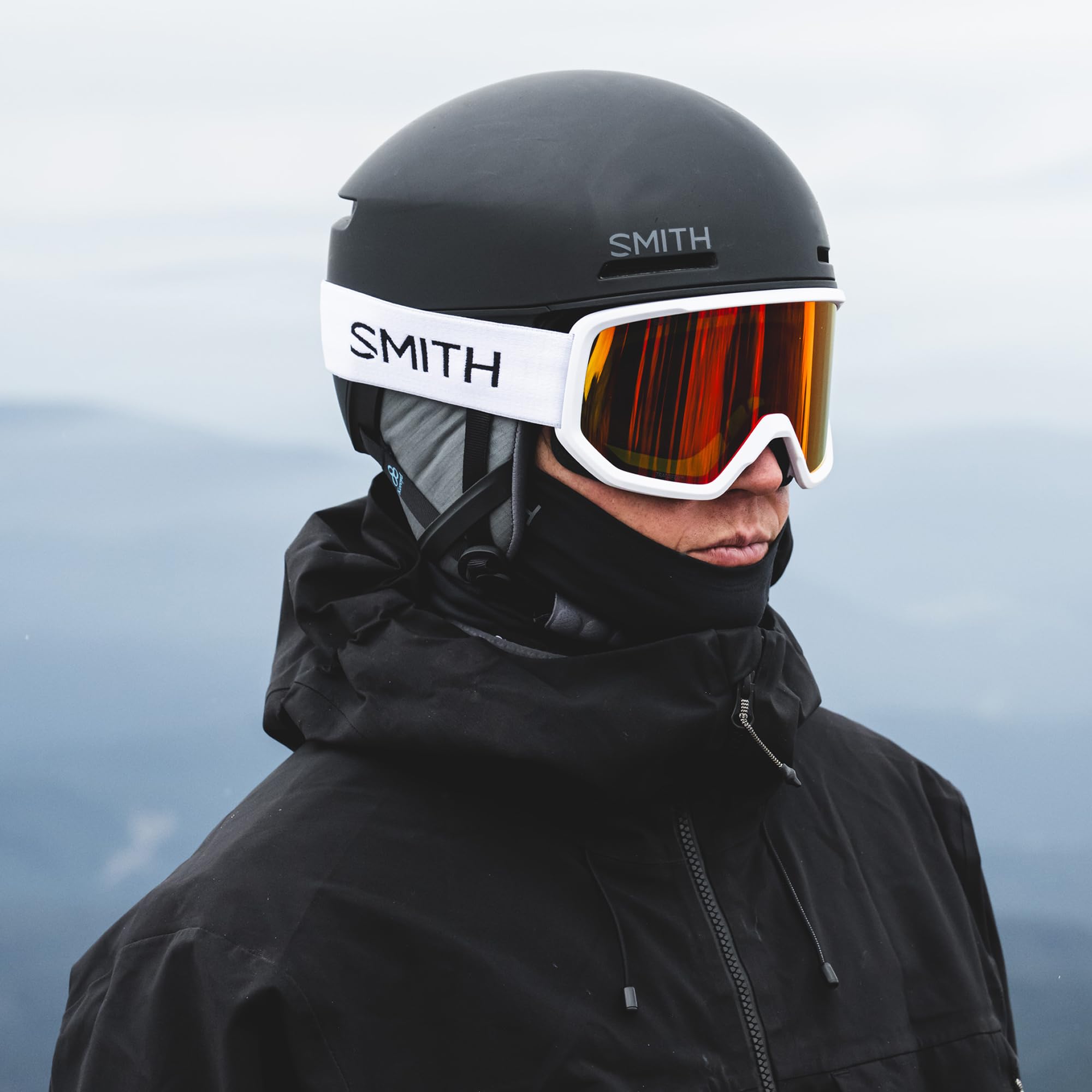 SMITH Transfer with microfiber pouch and case highlighting easy storage and lens protection