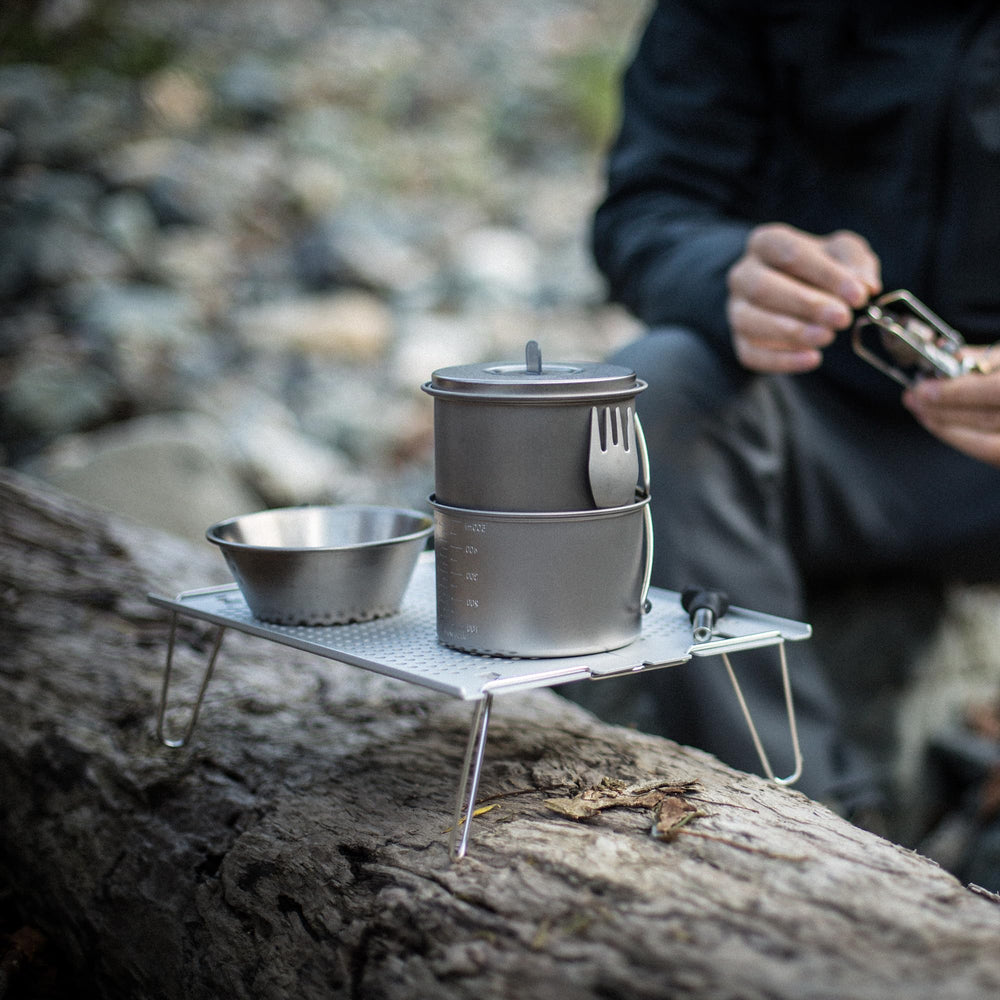 Snow Peak Ozen Solo Table close-up hinge showing durable construction and reliable stability benefit