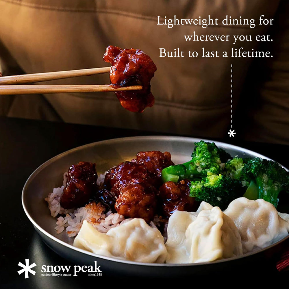 Snow Peak plate edge profile highlighting thin strong titanium construction