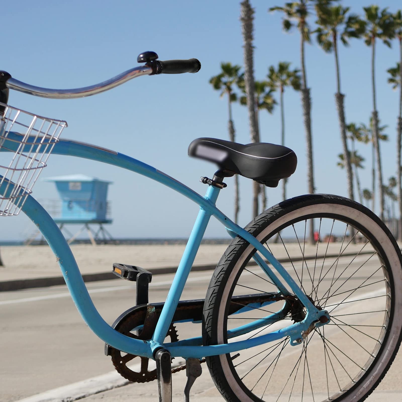 SOLODRIVE grips on bike in park lifestyle shot indicating casual comfort and grip confidence