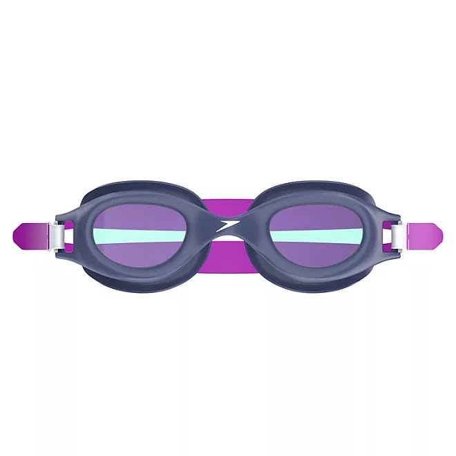 Speedo close-up lens highlighting anti-fog coating for clearer vision
