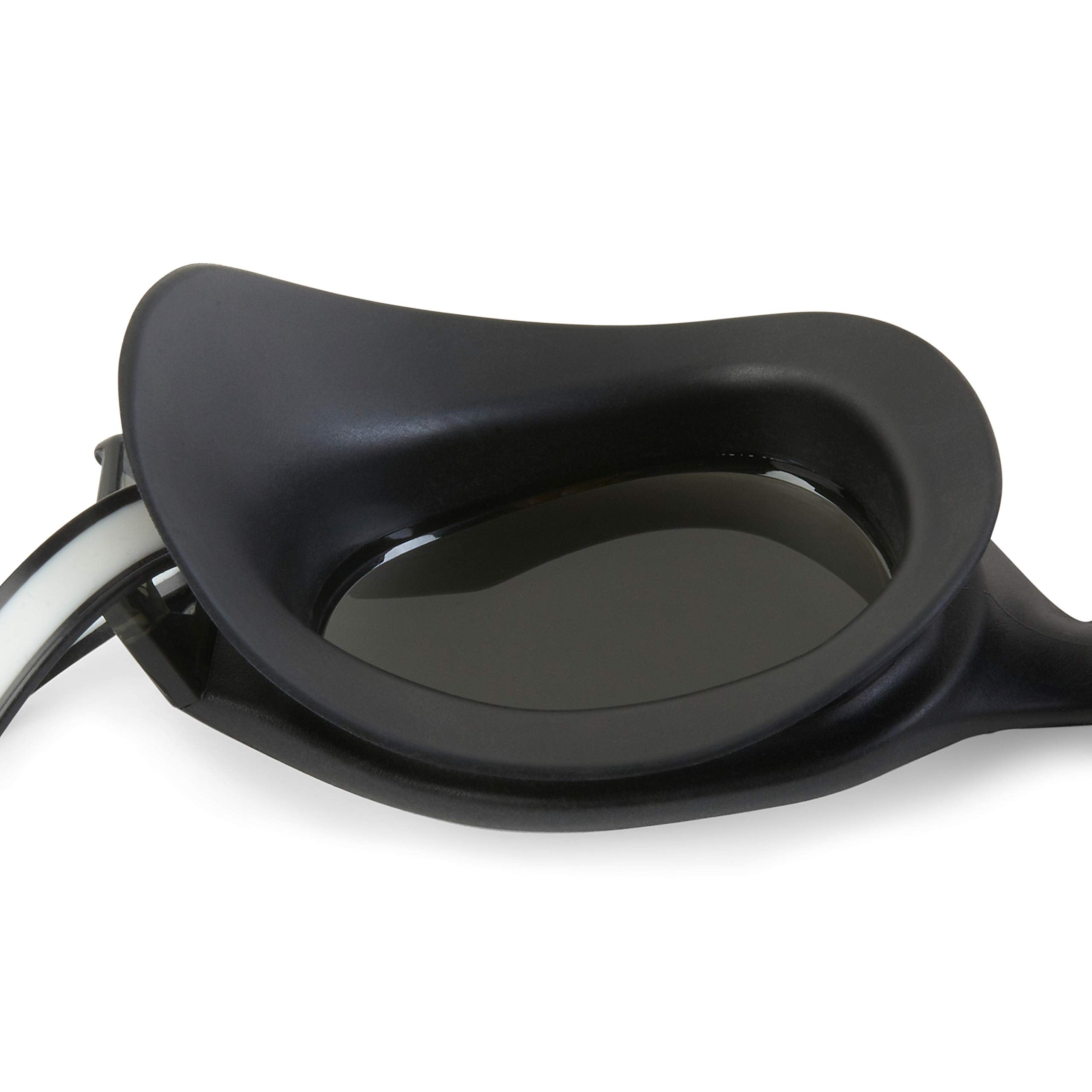 Speedo lens detail highlighting anti-fog polycarbonate clarity and durability