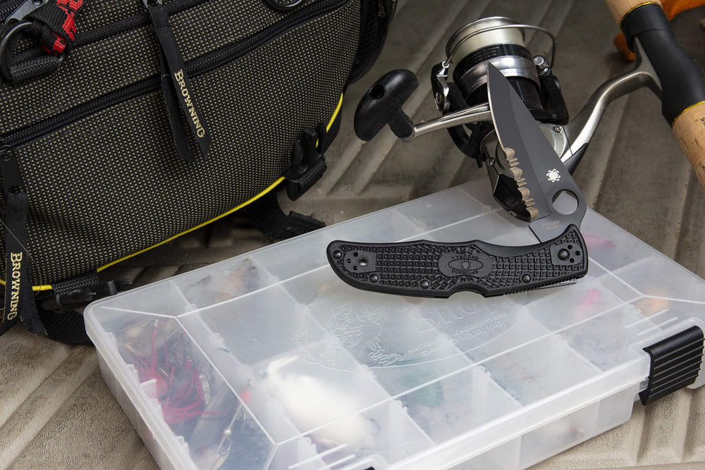 Spyderco size comparison next to keys illustrating compactness for everyday carry