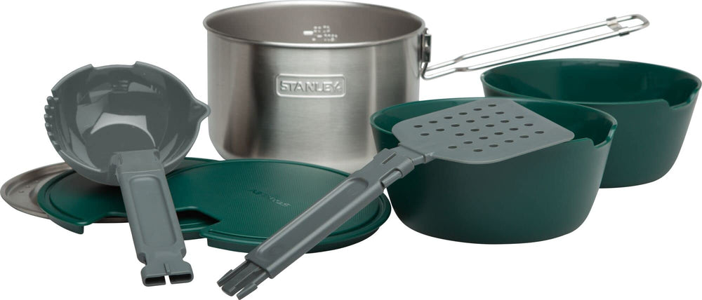 STANLEY pot with locking handle securing contents for stable transport