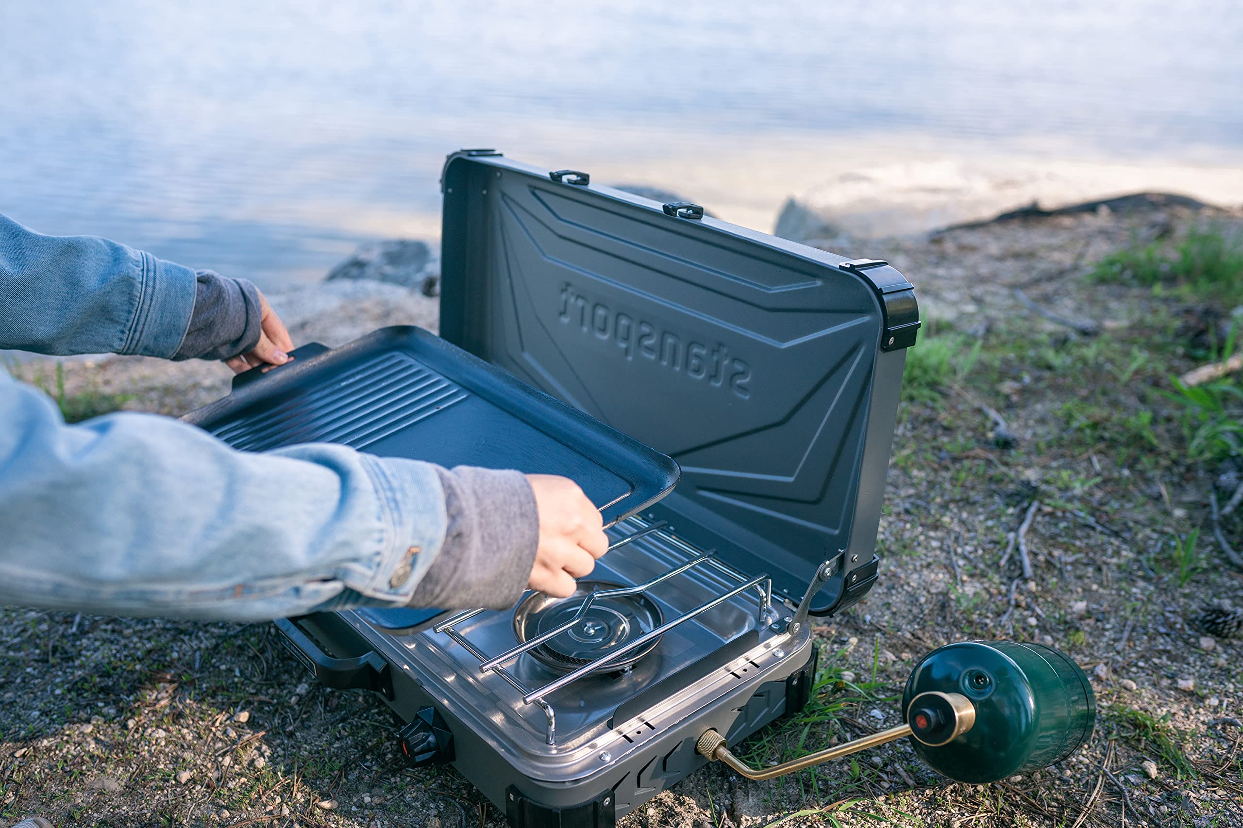 Stansport griddle underside showing lightweight construction for easy transport
