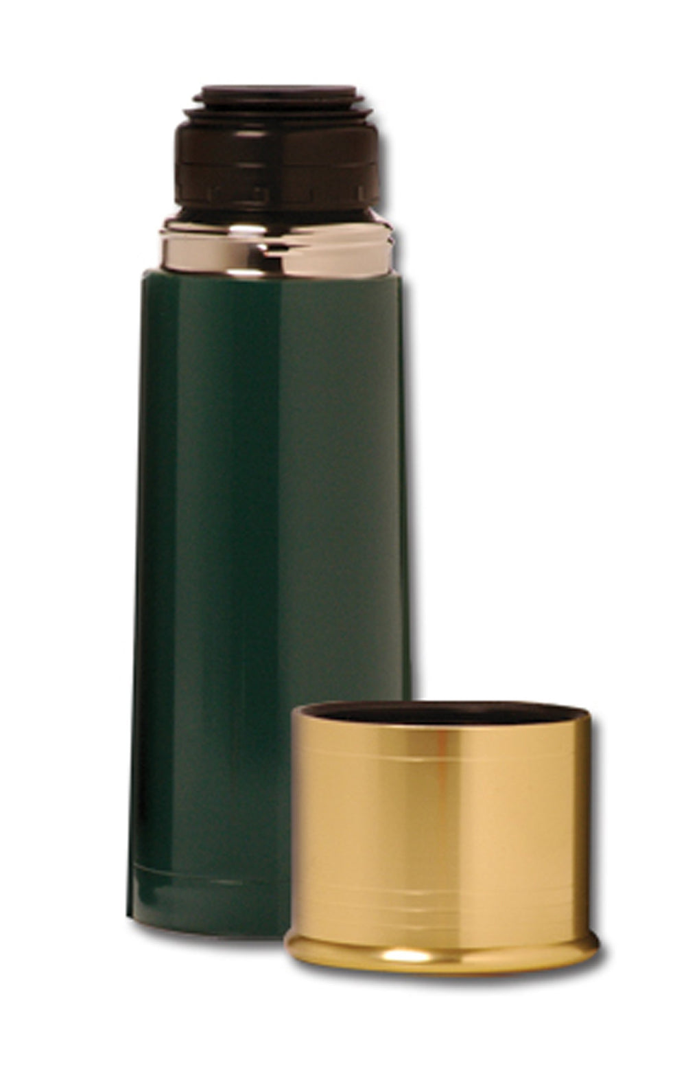 Stansport pouring into cup outdoors showing reliable spill‑free use